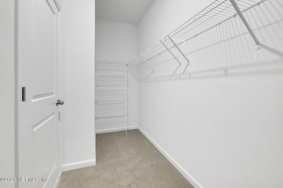 Spacious, unfurnished interior of a new home in Jennings Farm, Middleburg (Image 35).