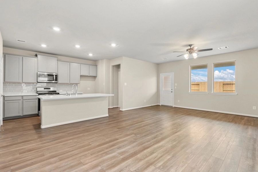 Spacious, unfurnished interior of a new home in Spring Creek Trails, Magnolia (Image 10).