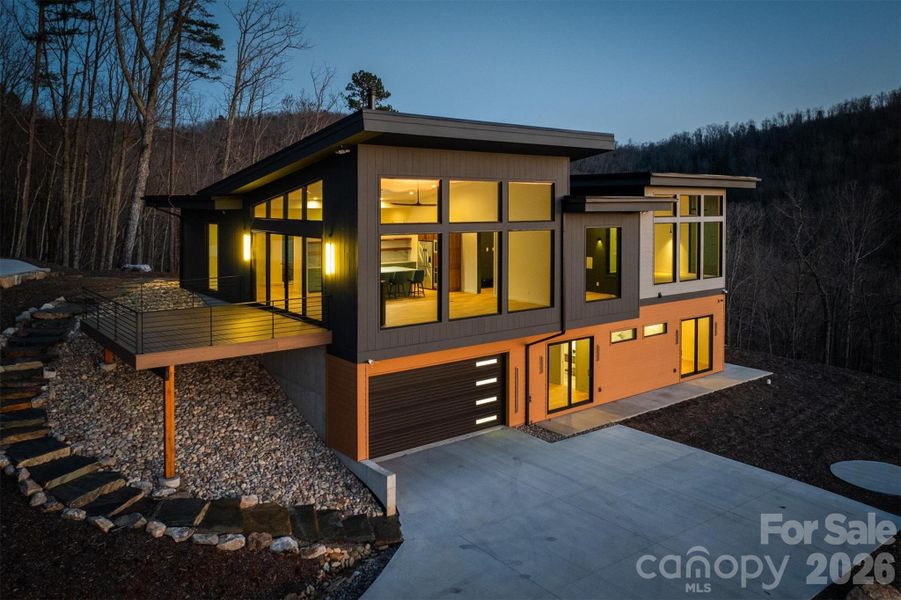 Exterior details and patio area of a home in , Nebo (Image 23).