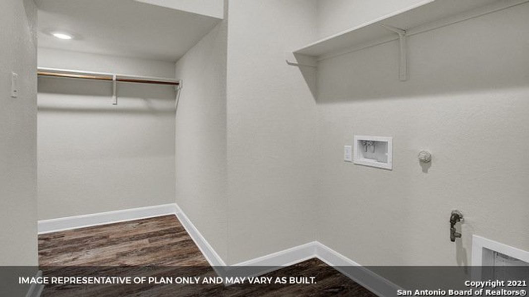 Spacious, unfurnished interior of a new home in Arroyo Ranch, Seguin (Image 10).