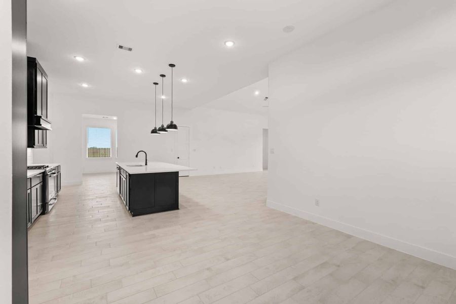 Spacious, unfurnished interior of a new home in Fulshear Lakes, Fulshear (Image 43).