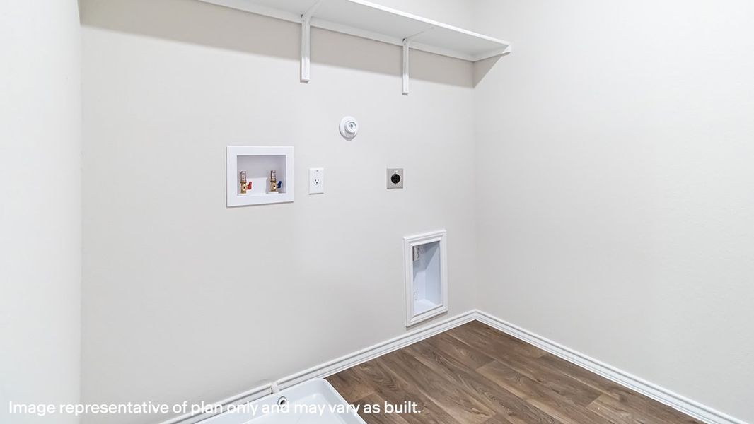 Representative unfurnished interior of a home built from the The Commerce by D.R. Horton in Riverstone at Westpointe, San Antonio (Image 28).