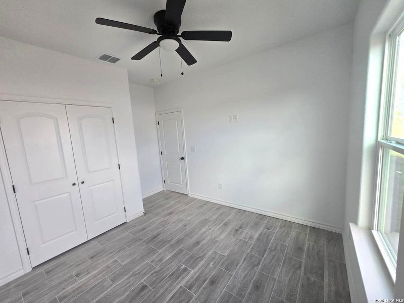 Spacious, unfurnished interior of a new home in , Natalia (Image 16).