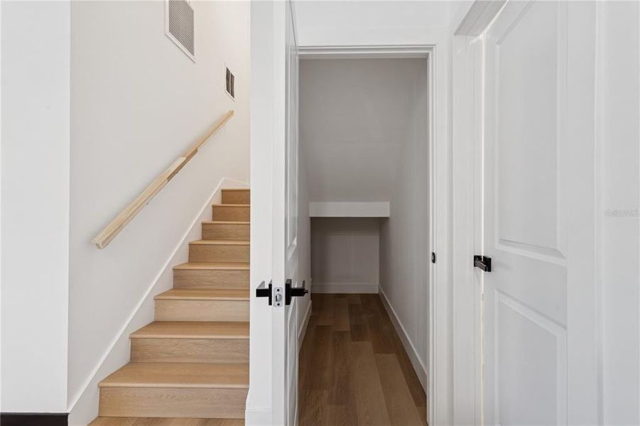 Spacious, unfurnished interior of a new home in , St. Petersburg (Image 44). Spacious, unfurnished interior of a new home in , St. Petersburg (Image 44).