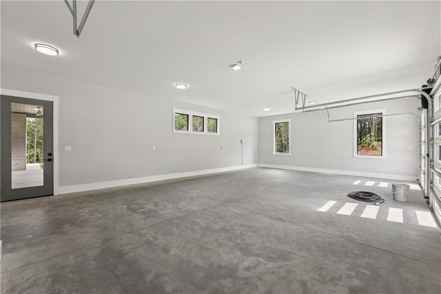 Spacious, unfurnished interior of a new home in , Braselton (Image 95).