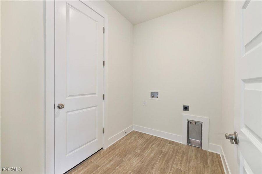 Spacious, unfurnished interior of a new home in Cape Coral, Cape Coral (Image 40).