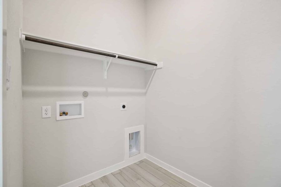 Spacious, unfurnished interior of a new home in Meyer Ranch, New Braunfels (Image 36).