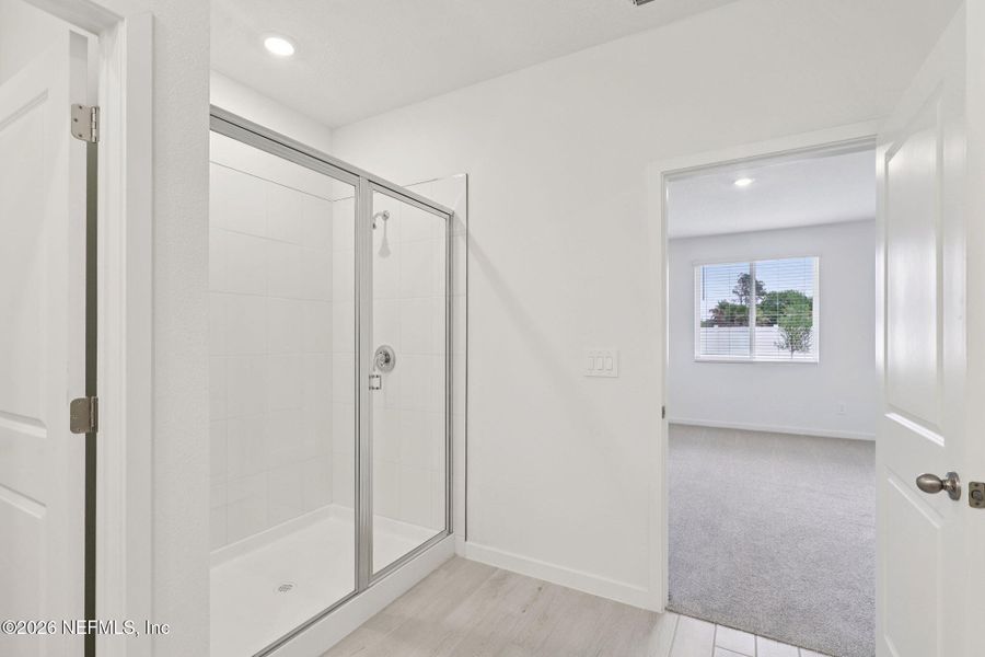 Spacious, unfurnished interior of a new home in Azalea Creek, Jacksonville (Image 30).