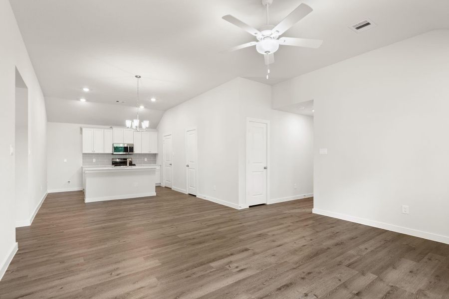 Spacious, unfurnished interior of a new home in Santa Fe, Cleveland (Image 12).