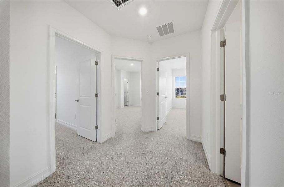 Spacious, unfurnished interior of a new home in Connerton, Land O' Lakes (Image 26).