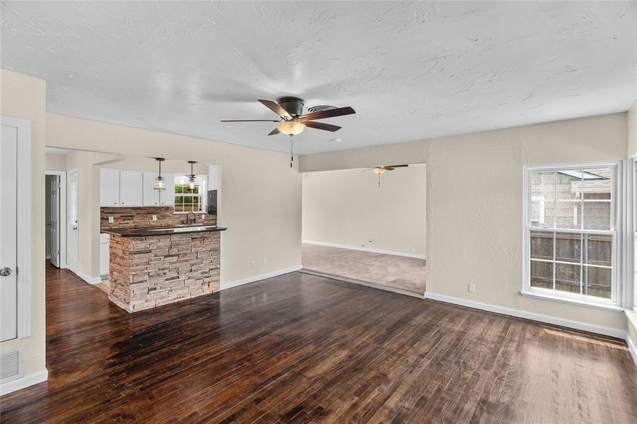 Spacious, unfurnished interior of a new home in , Godley (Image 10).