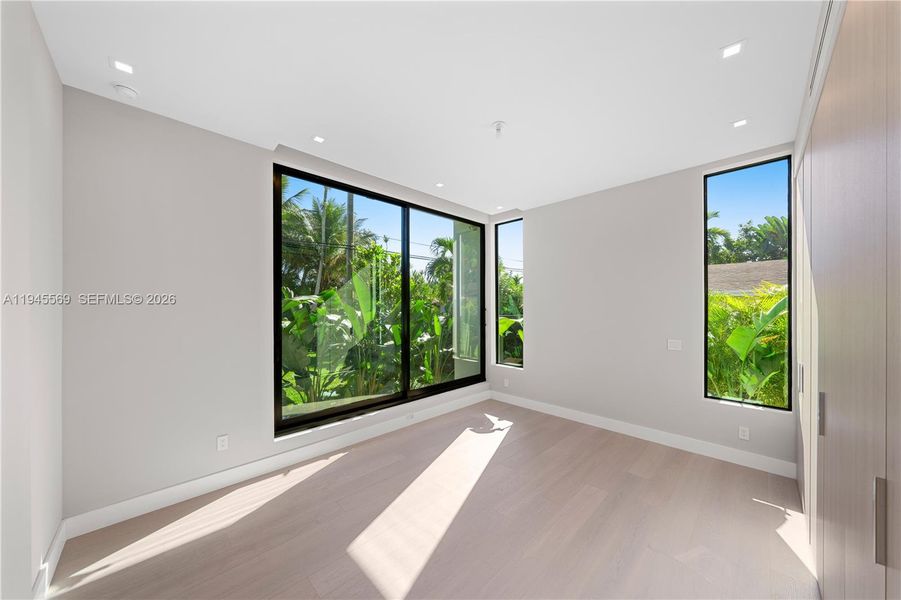 Spacious, unfurnished interior of a new home in , Biscayne Park (Image 21).