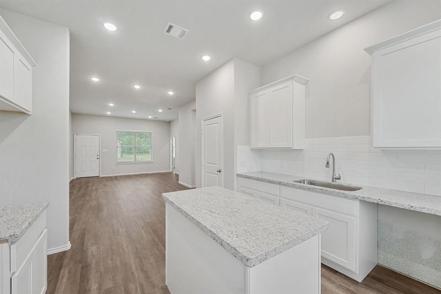 Furnished interior view inside a new home in , Lufkin (Image 12).
