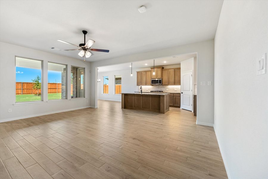 Spacious, unfurnished interior of a new home in Morningstar, Aledo (Image 34).