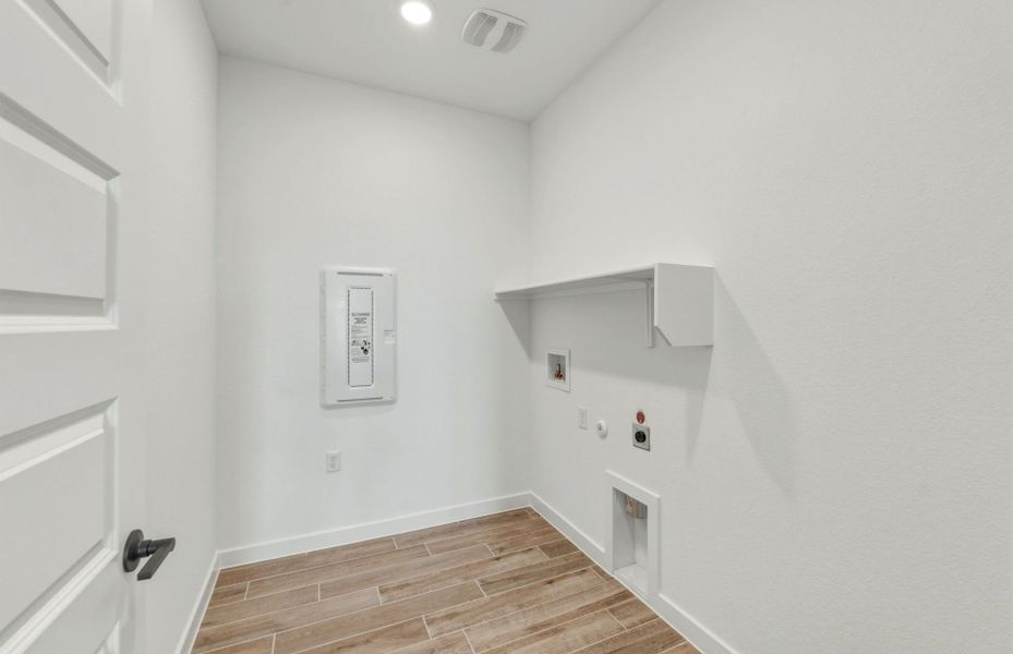 Spacious, unfurnished interior of a new home in Sun City Texas, Georgetown (Image 15).