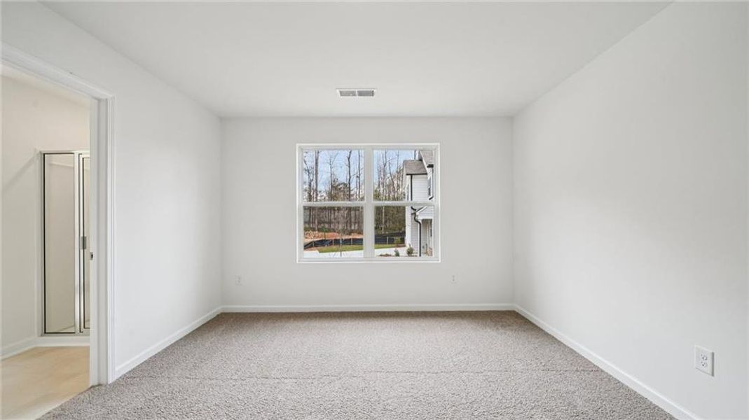 Spacious, unfurnished interior of a new home in Sherwood Manor, College Park (Image 28).