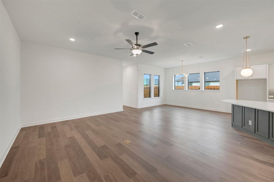 Spacious, unfurnished interior of a new home in Riceland - Enclave Row Collection, Mont Belvieu (Image 22).