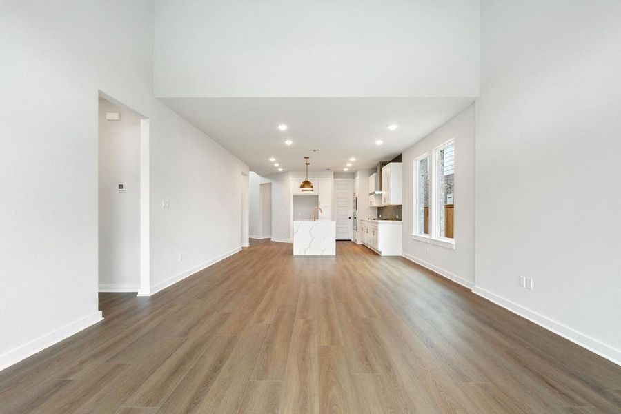 Spacious, unfurnished interior of a new home in Heritage, Dripping Springs (Image 33).