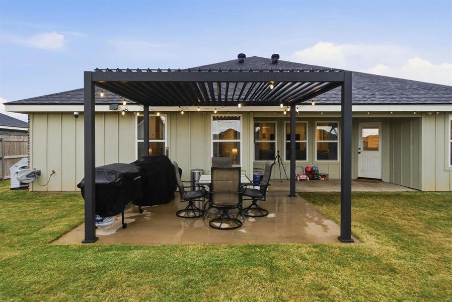 Exterior details and patio area of a home in , Abilene (Image 4).