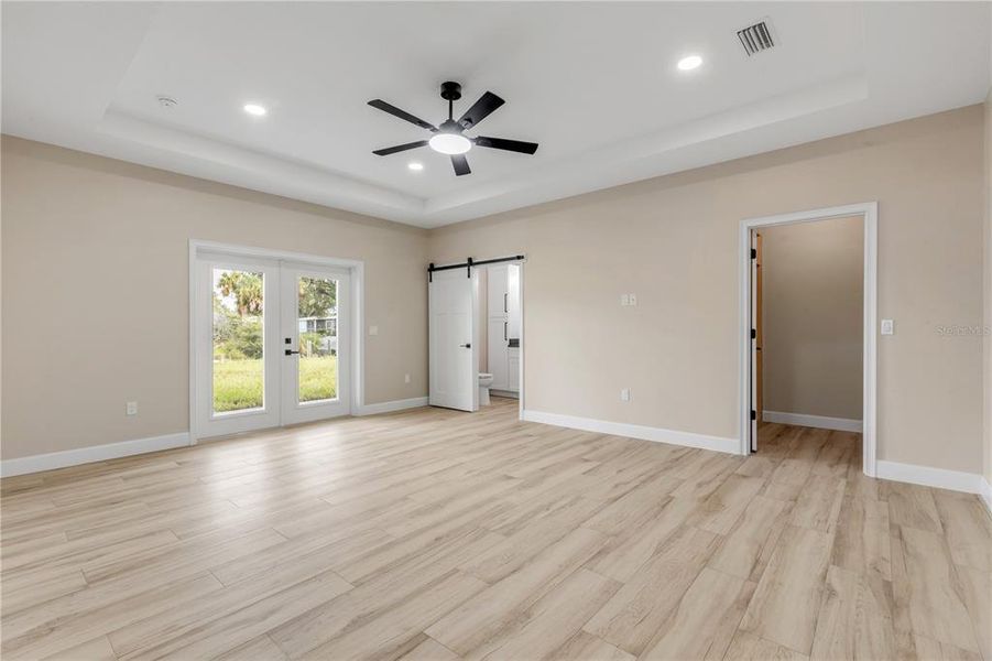 Spacious, unfurnished interior of a new home in , Oak Hill (Image 32).