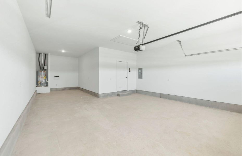 Spacious, unfurnished interior of a new home in Del Webb Austin at Lost Pines, Bastrop (Image 29). Spacious, unfurnished interior of a new home in Del Webb Austin at Lost Pines, Bastrop (Image 29).