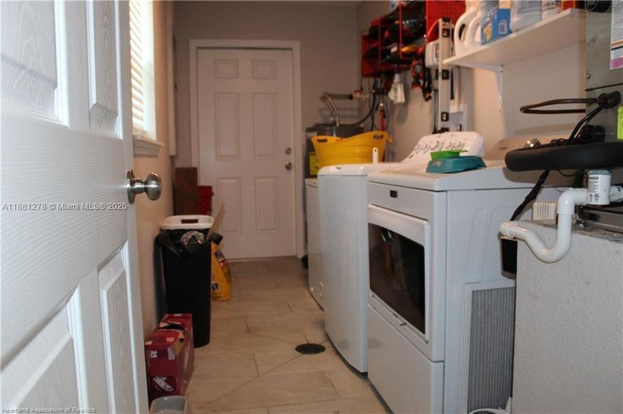 Furnished interior view inside a new home in , Zolfo Springs (Image 5).