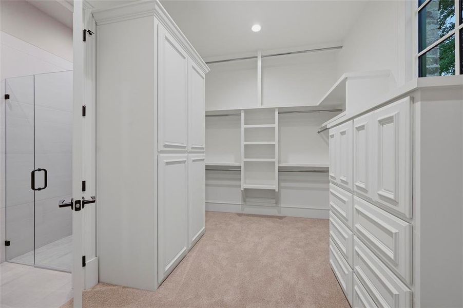 Spacious, unfurnished interior of a new home in , Sherman (Image 25).