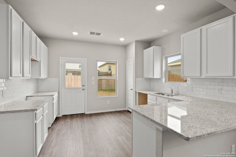 Spacious, unfurnished interior of a new home in Somerset Trails, San Antonio (Image 11). Spacious, unfurnished interior of a new home in Somerset Trails, San Antonio (Image 11).