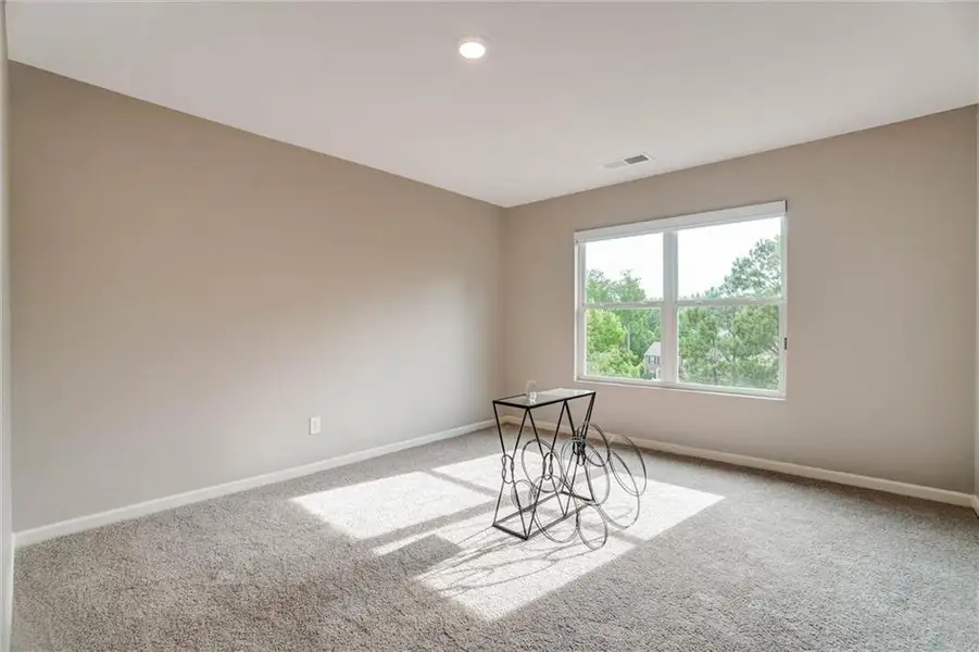 Spacious, unfurnished interior of a new home in Thompson Ridge, Dallas (Image 67). Spacious, unfurnished interior of a new home in Thompson Ridge, Dallas (Image 67).