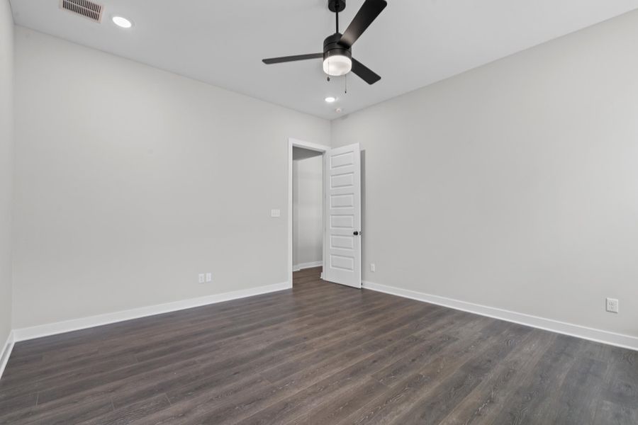 Unfurnished room featuring dark wood-style flooring, recessed lighting, and ceiling fan Unfurnished room featuring dark wood-style flooring, recessed lighting, and ceiling fan
