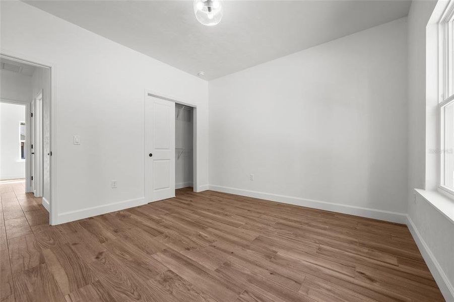 Spacious, unfurnished interior of a new home in , Bronson (Image 25).