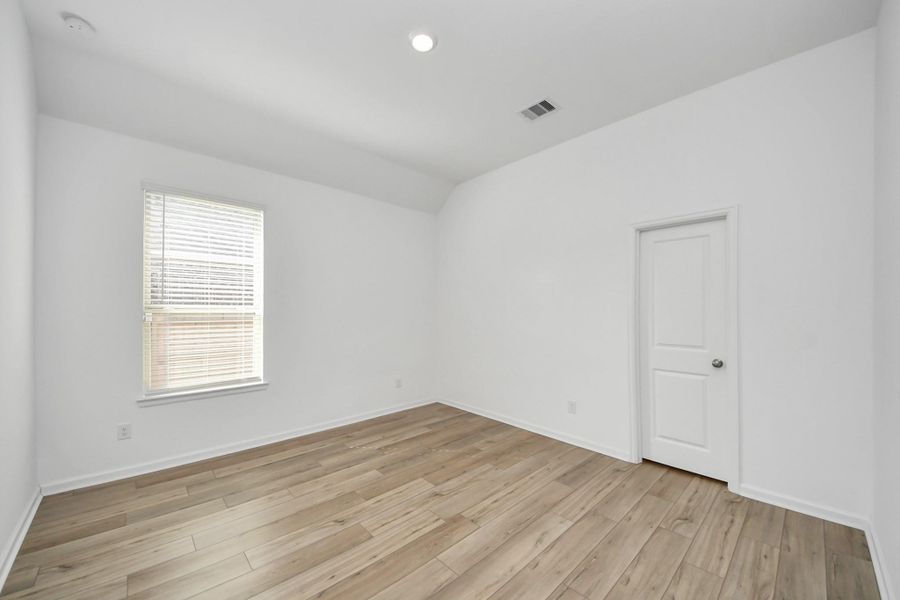 Spacious, unfurnished interior of a new home in Tavola: Fairway Collection, New Caney (Image 19).