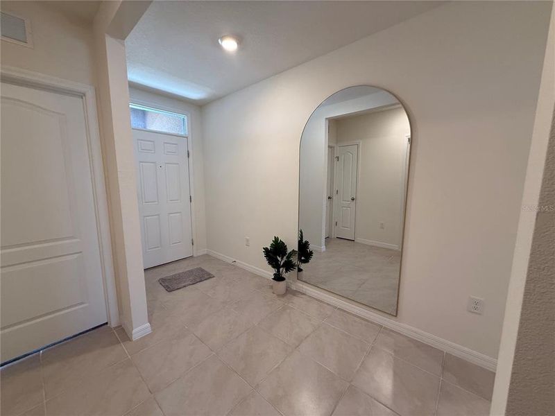Spacious, unfurnished interior of a new home in Cypress Park Estates, Haines City (Image 25).