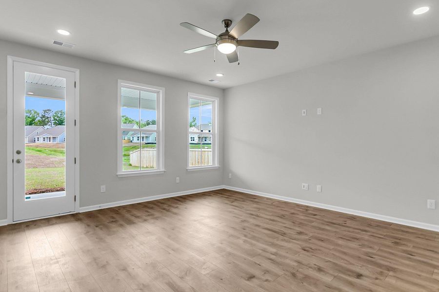Spacious, unfurnished interior of a new home in Wildcat Chase, Summerville (Image 26).