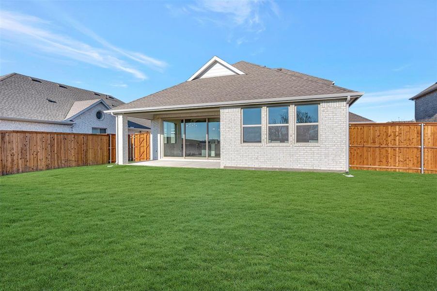 Exterior details and patio area of a home in Gateway Parks, Forney (Image 3).