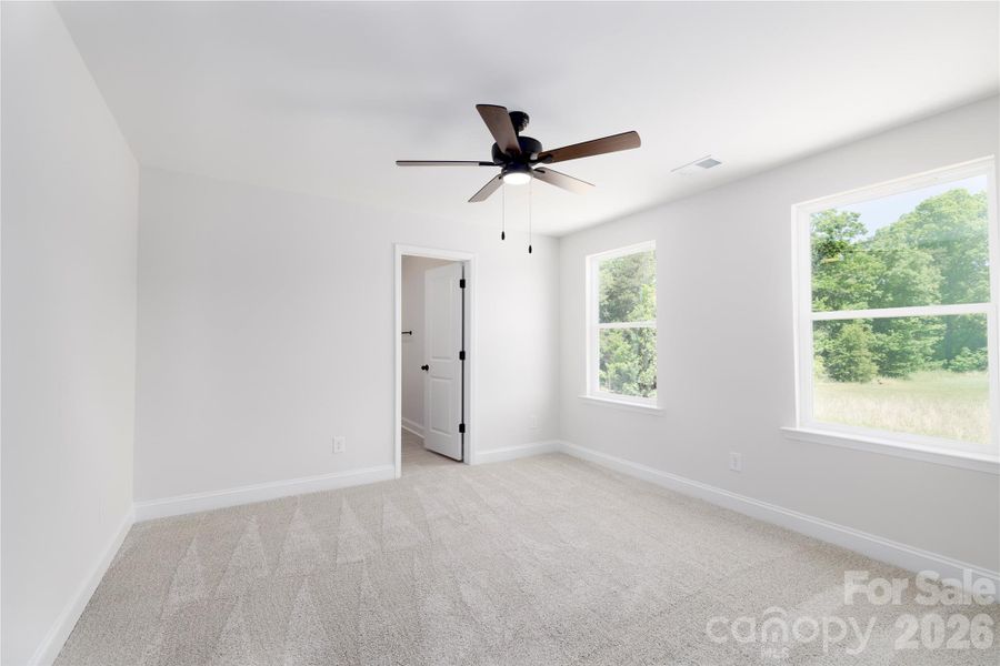 Upstairs Suite w/ Full Bath
