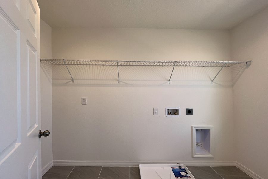 Spacious, unfurnished interior of a new home in Trinity Lakes, Groveland (Image 15).