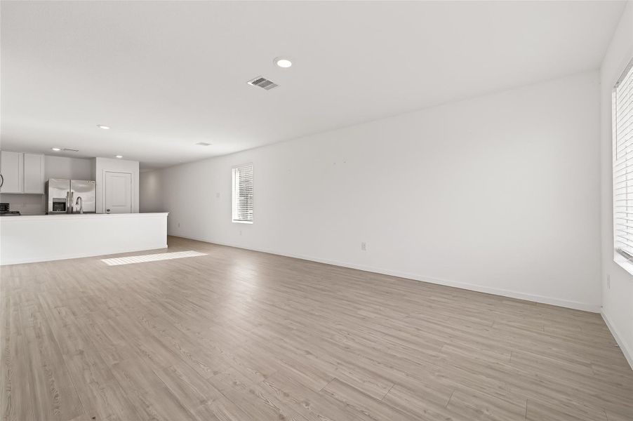 Spacious, unfurnished interior of a new home in Anniston, Katy (Image 30).