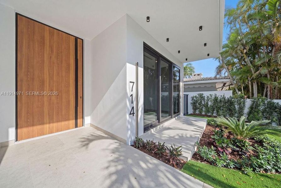 Exterior details and patio area of a home in , Fort Lauderdale (Image 41).