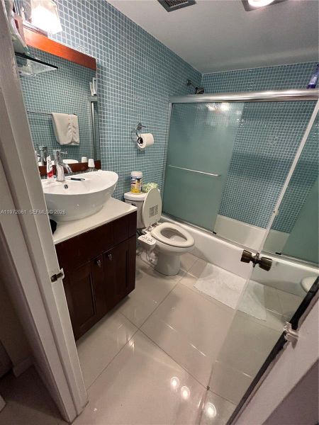 Furnished interior view inside a new home in , Hallandale Beach (Image 12).