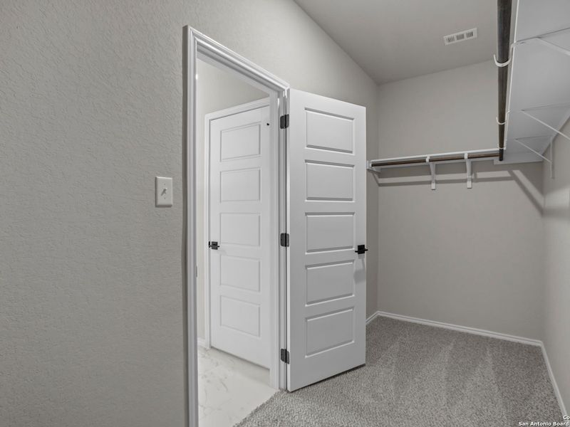 Spacious, unfurnished interior of a new home in Hannah Heights, Seguin (Image 26).