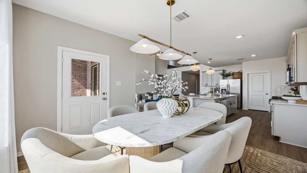 Representative furnished interior of a home built from the Quinn by D.R. Horton in Lago Mar 55' Homesites, Texas City (Image 13).