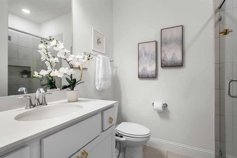 Furnished interior view inside a new home in , Northlake (Image 31).