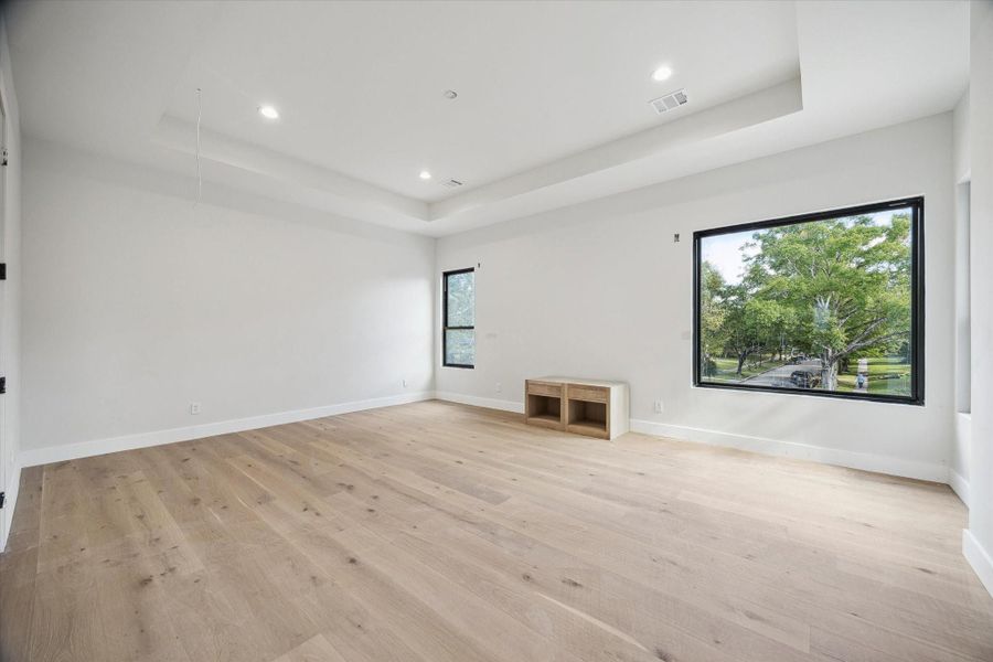 Spacious, unfurnished interior of a new home in , Houston (Image 23).