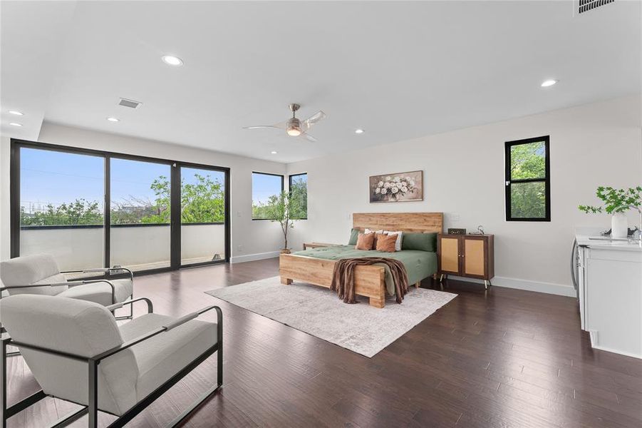 Furnished interior view inside a new home in , Dallas (Image 33).
