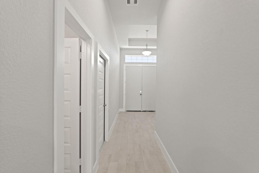 Spacious, unfurnished interior of a new home in Briarwood Crossing, Rosenberg (Image 27).