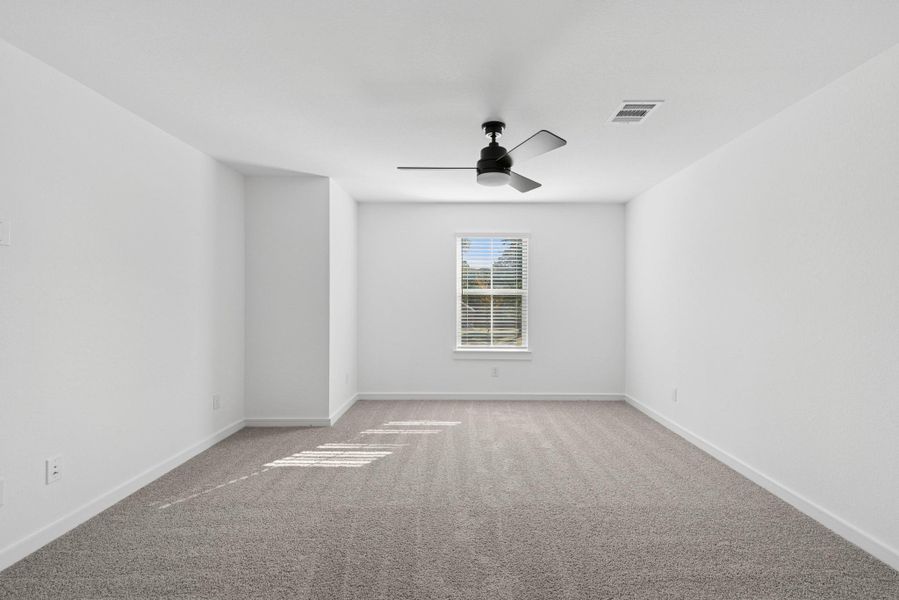 Versatile loft (*Photo not of actual home and used for illustration purposes only.)