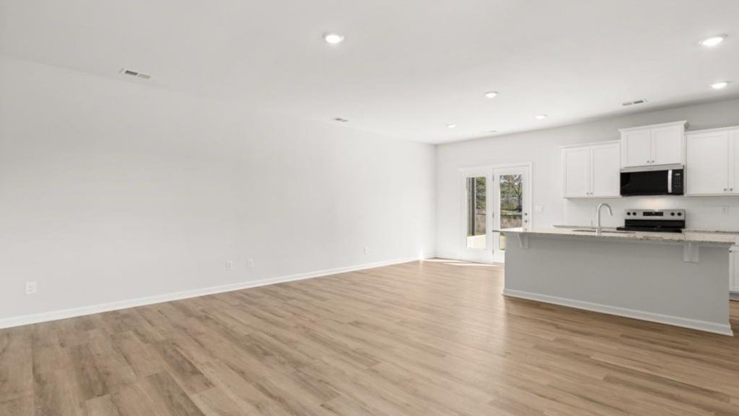 Spacious, unfurnished interior of a new home in Carlton, Douglasville (Image 17).