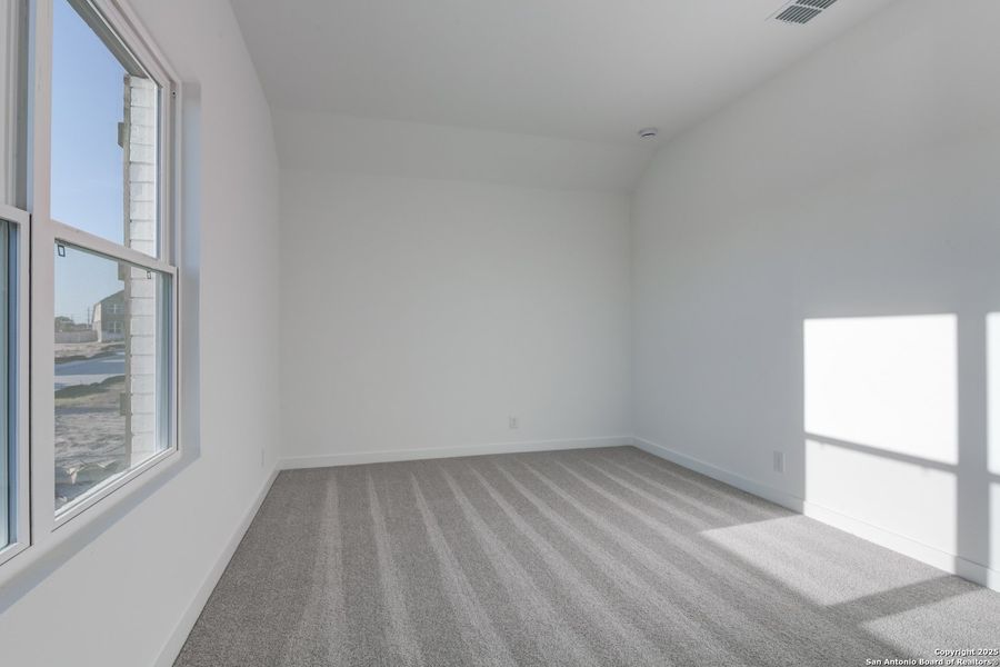 Spacious, unfurnished interior of a new home in Arcadia Ridge, San Antonio (Image 31).