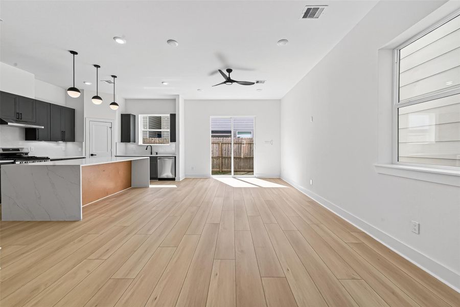 Spacious, unfurnished interior of a new home in , Houston (Image 22).